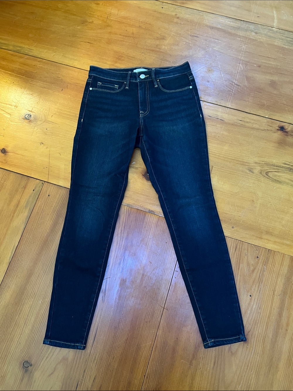 Like new! Athleta Sculptek dark skinny jeans size 4 Petite